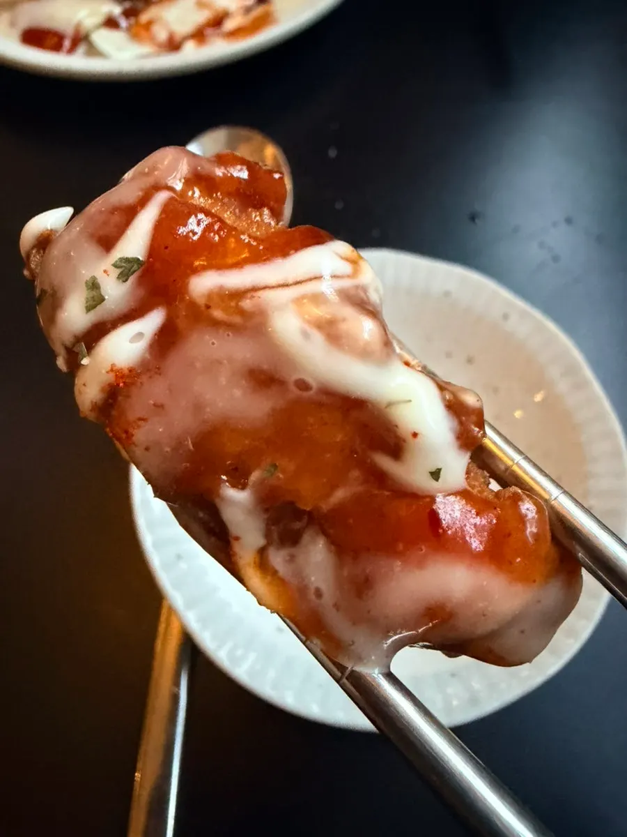 마요 소스가 뿌려진 순살 치킨난반