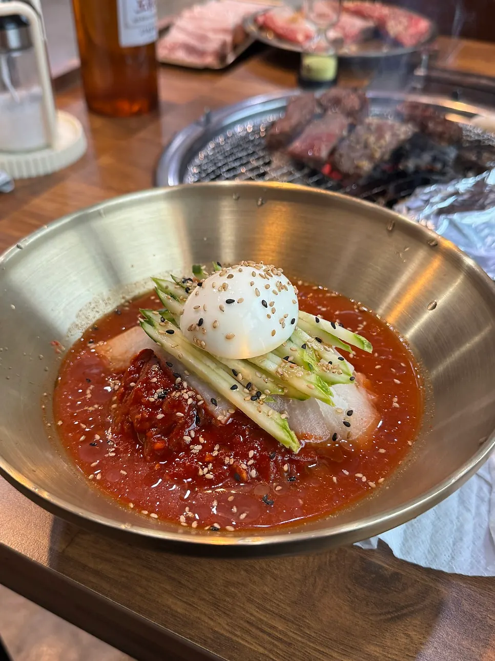 비계와 살코기 비율이 좋은 삼겹살 한 점