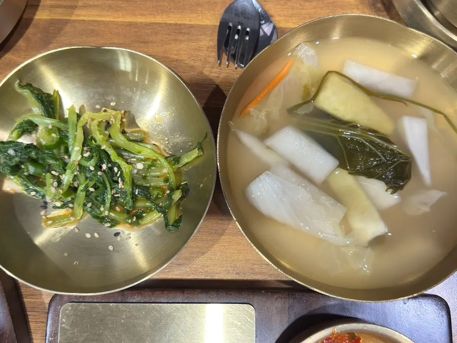 Sopa de doenjang con marisco y mucho tofu