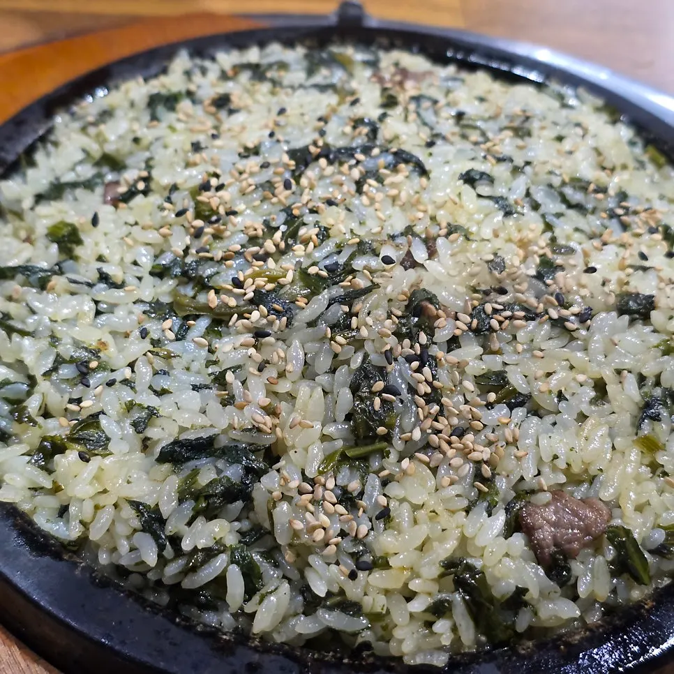 Beef gondre fried rice pressed thin onto a hot plate
