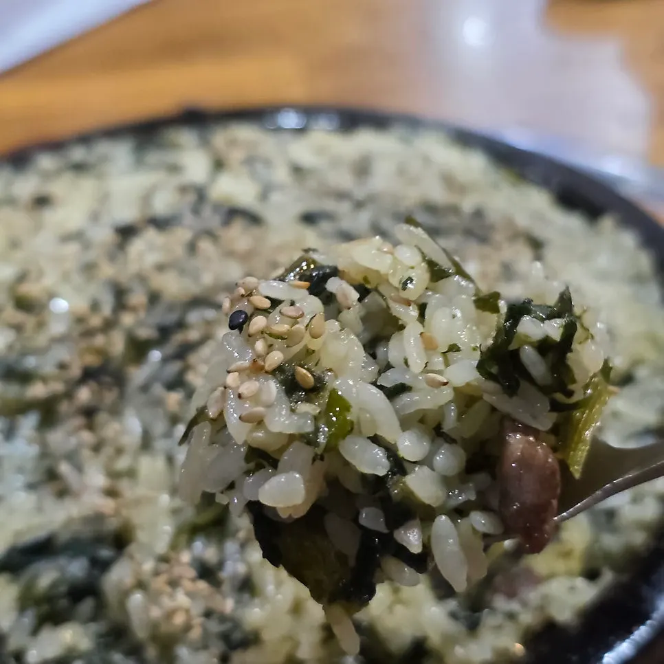 Crispy scorched rice at the bottom of the gondre fried rice plate