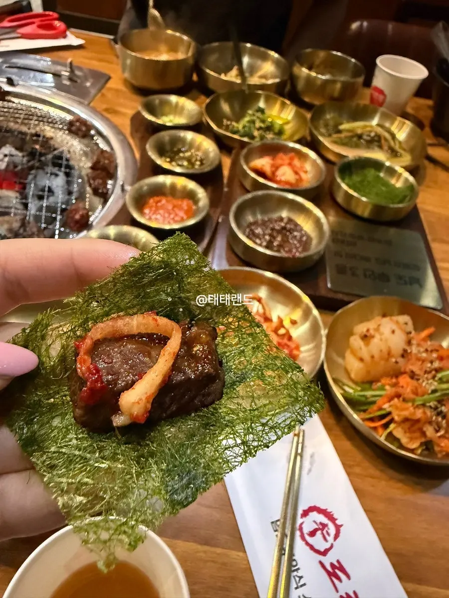 칠게장 소스와 갈치 속젓에 찍은 고기