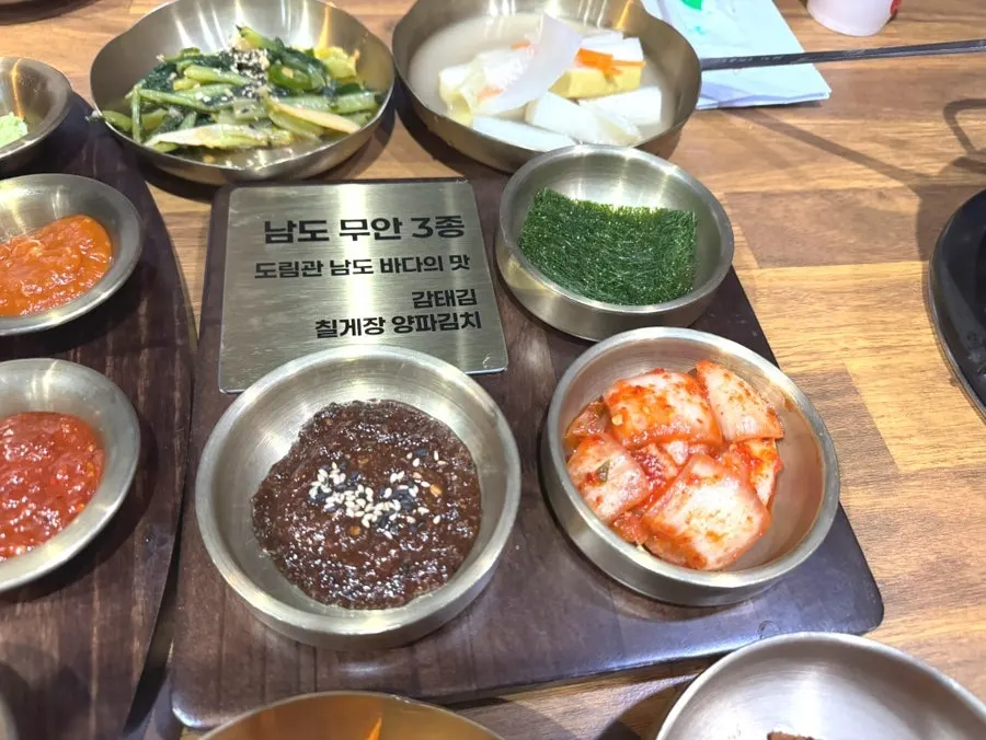 Gamtae, chamgejang, and onion kimchi among the side dishes