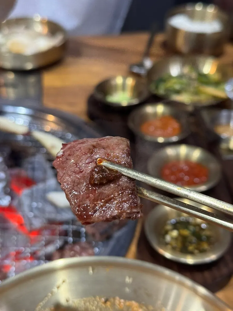 A perfectly cooked piece of beef flank flower rib