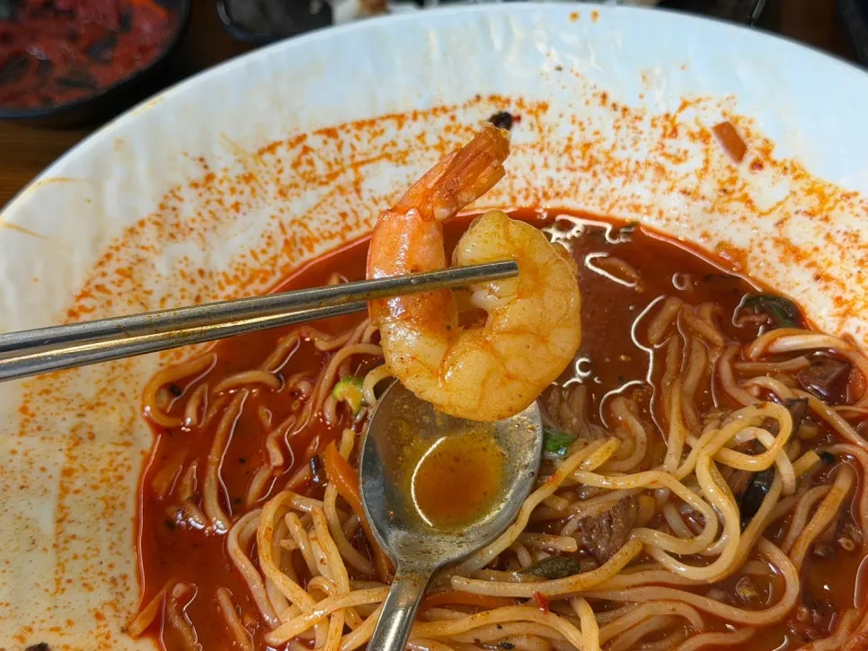 Close-up of the red broth in the gochu jjamppong