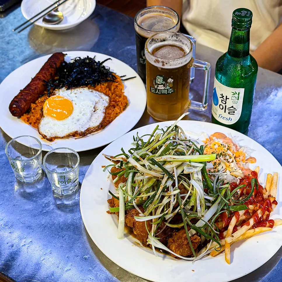 사이드와 마른안주가 포함된 메뉴