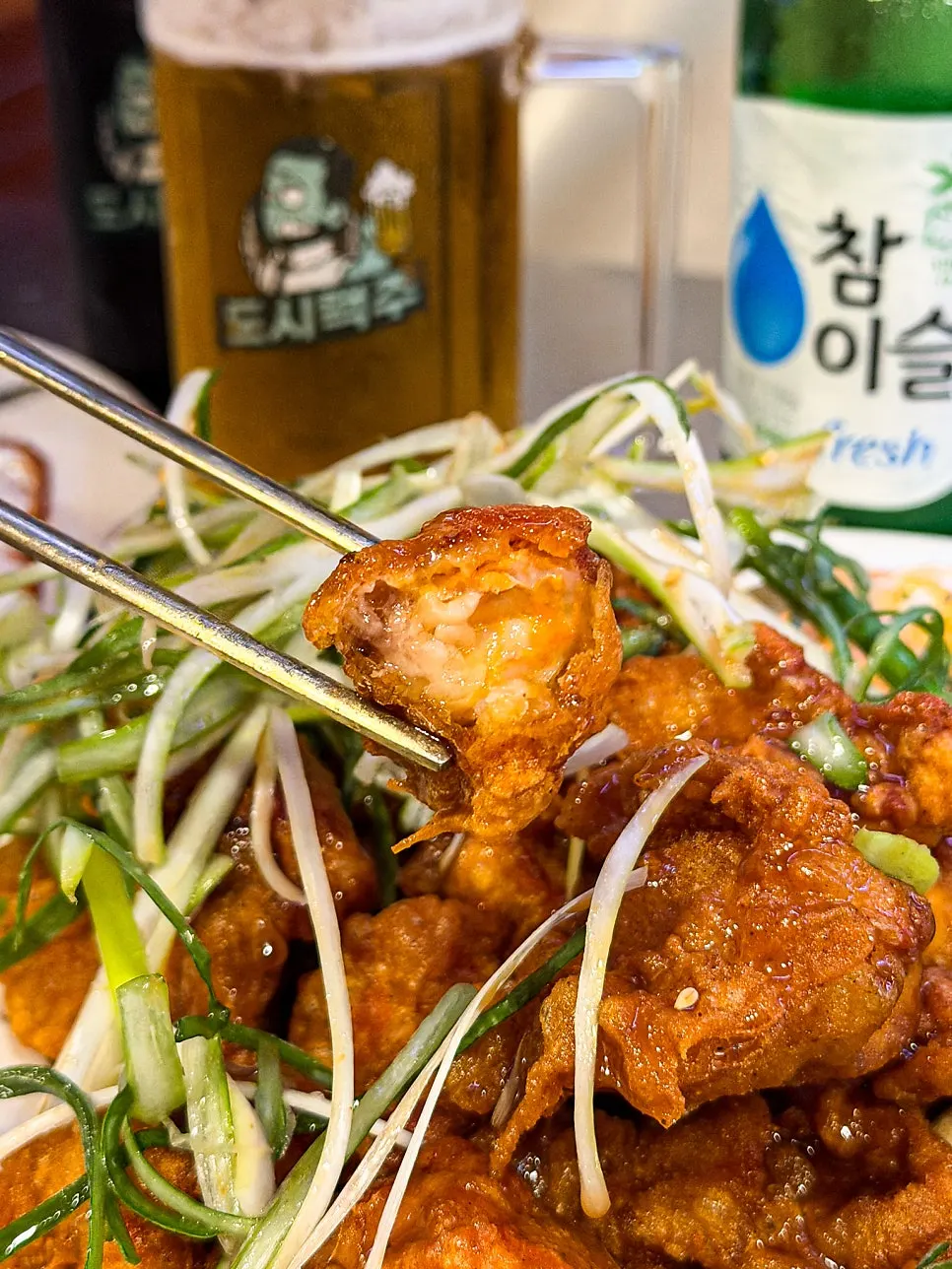 파채가 올라간 순살파닭 클로즈업