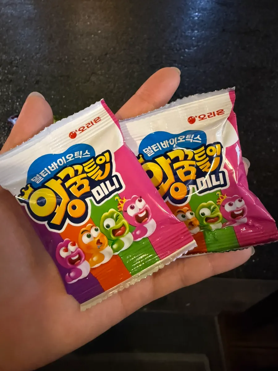 계산 후 받은 미니 왕꿈틀이 젤리