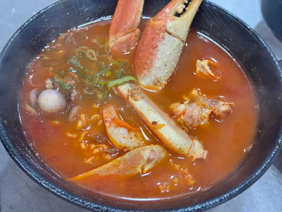 추가 주문한 얼큰한 라면