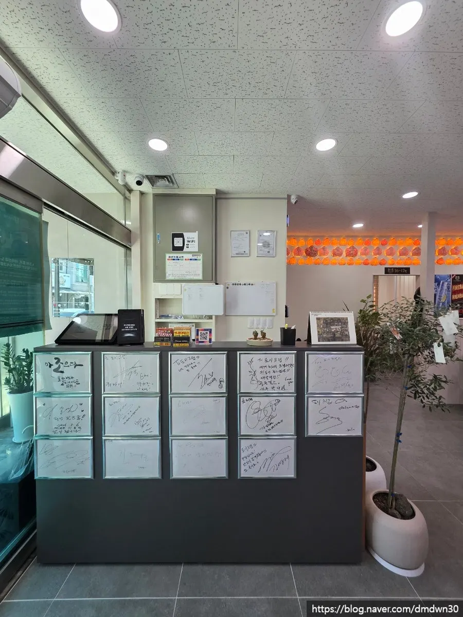 도시크랩 김해점 홀 좌석 내부