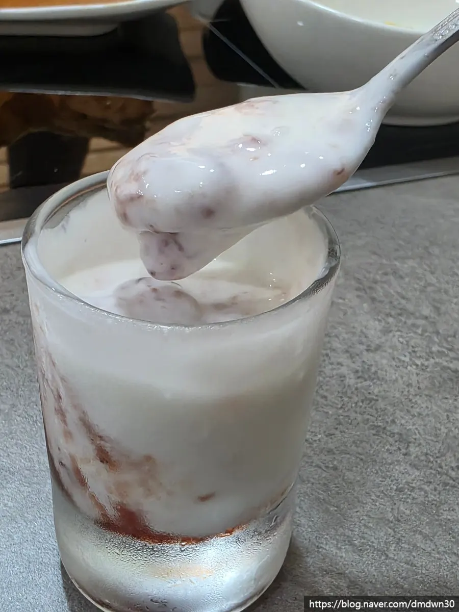 식후 디저트 딸기 요거트