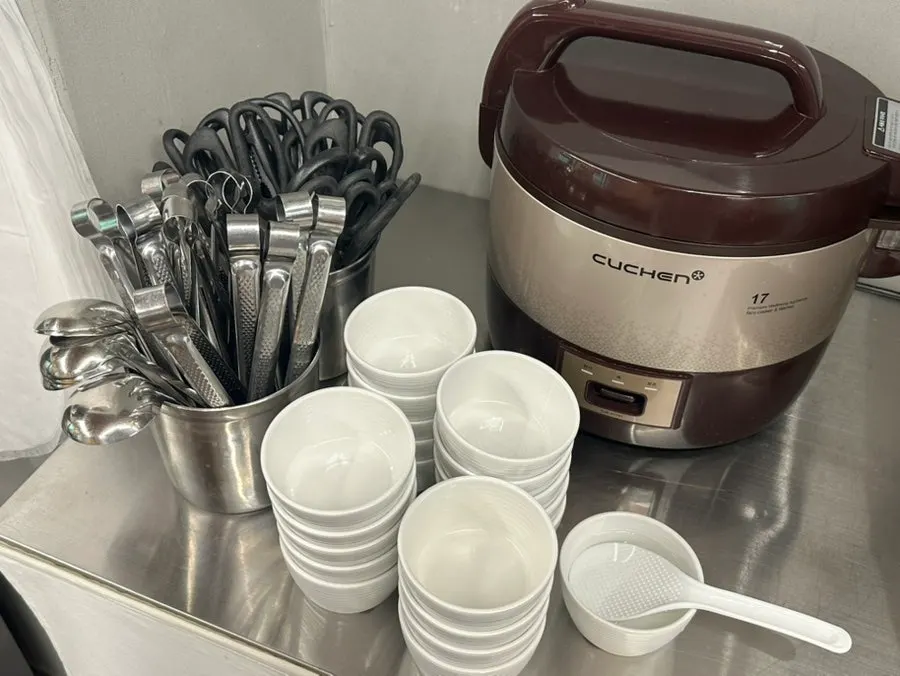 Self-serve bar with free steamed rice sign