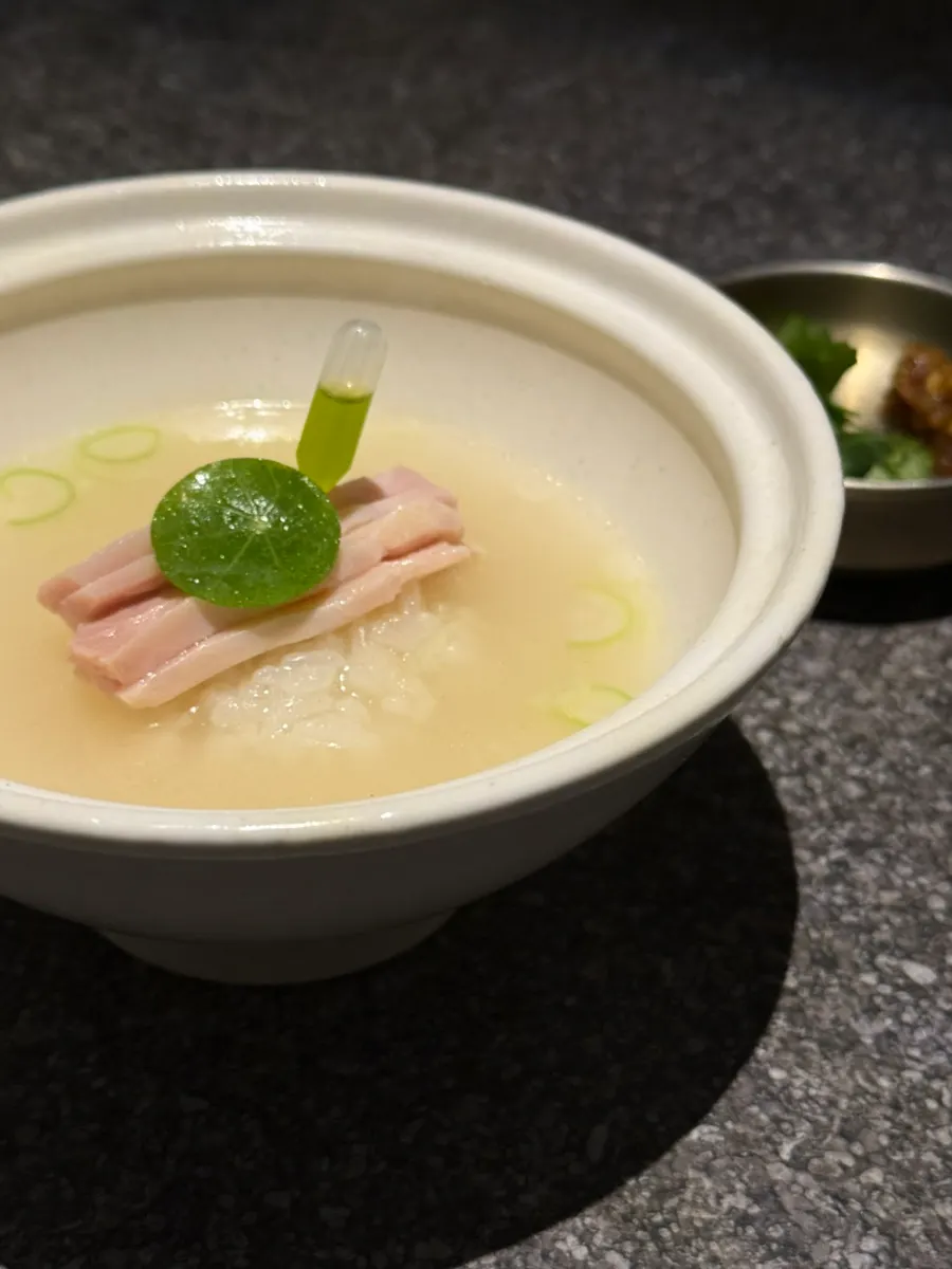 삼치와 슬라이스 양파 한입 구성