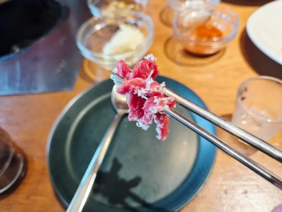 돝 오송 기본 상차림 육회 접시
