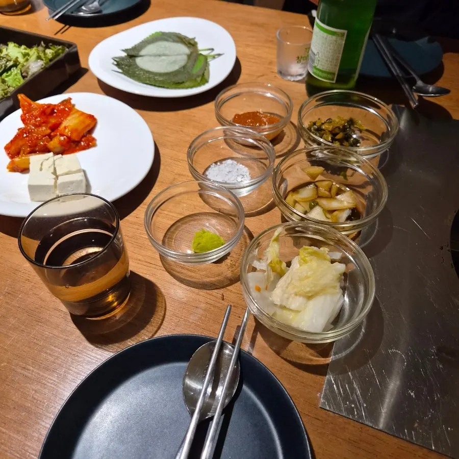 숙성육과 곁들이는 반찬 구성과 두부김치