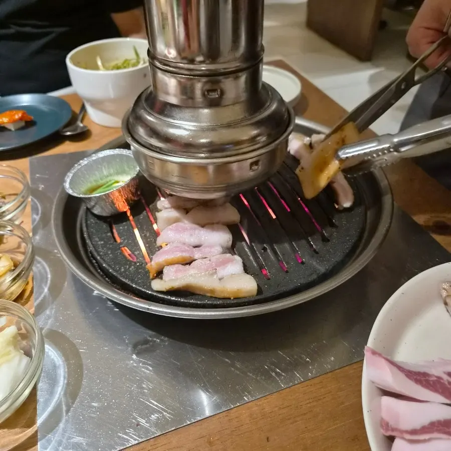 먹는 속도에 맞춰 나눠 구워주는 숯불 그릴링