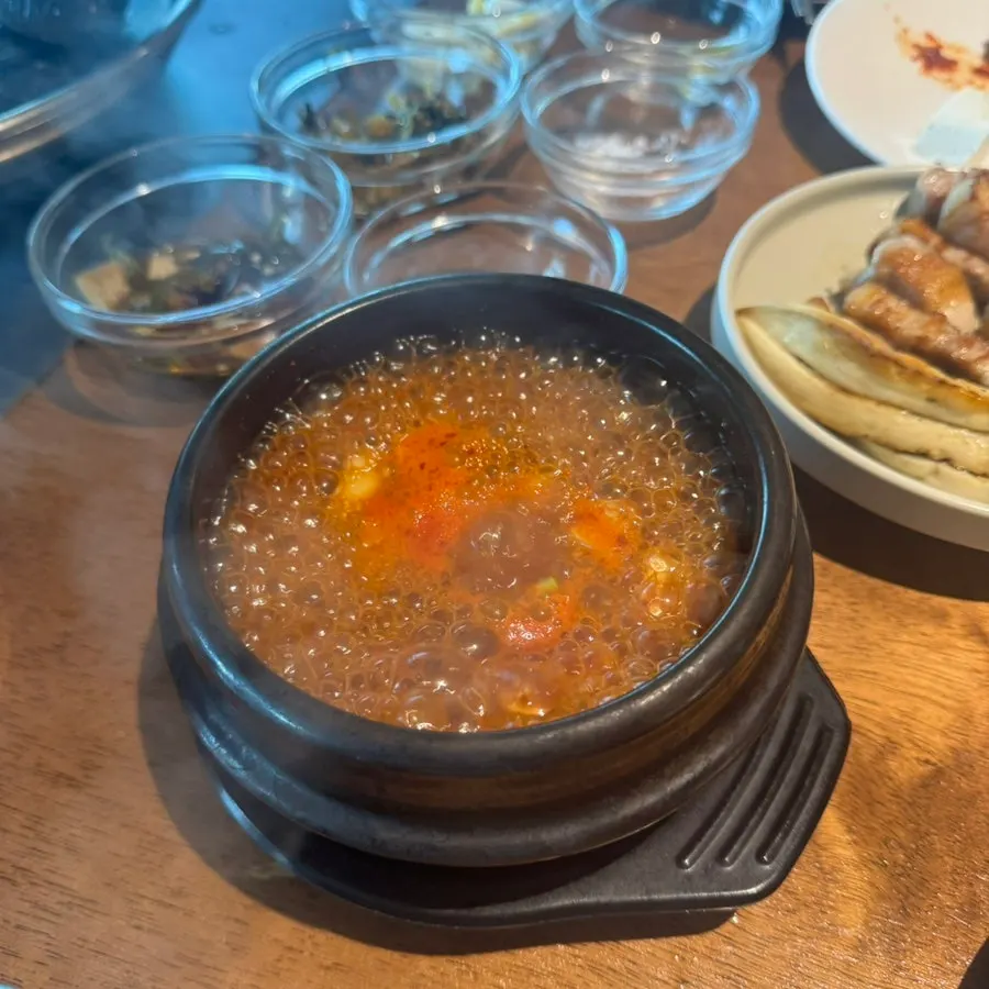 두부와 호박이 든 칼칼한 된장찌개