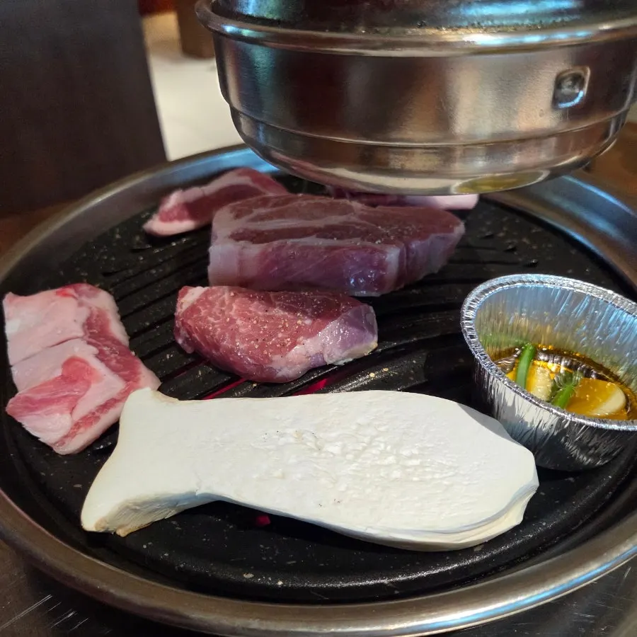 Spicy-tangy seasoned bibim jjolmyeon