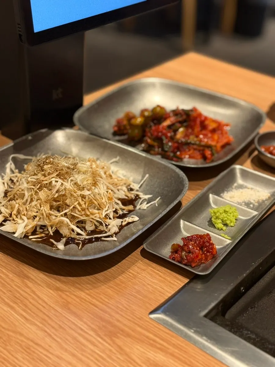 돗돗 밀양본점 벽면 고기 메뉴판