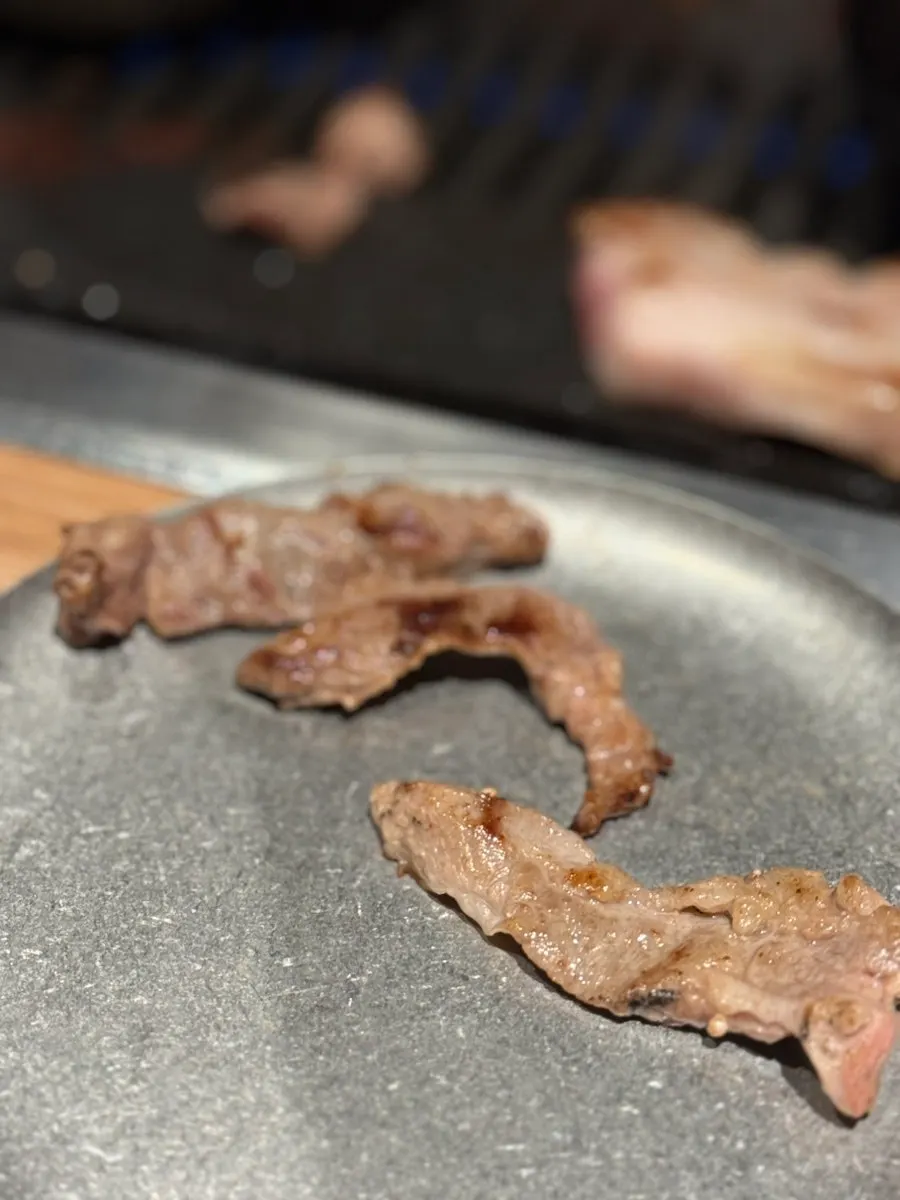 두부 들어간 제주식 멜조림에 찍은 돼지구이