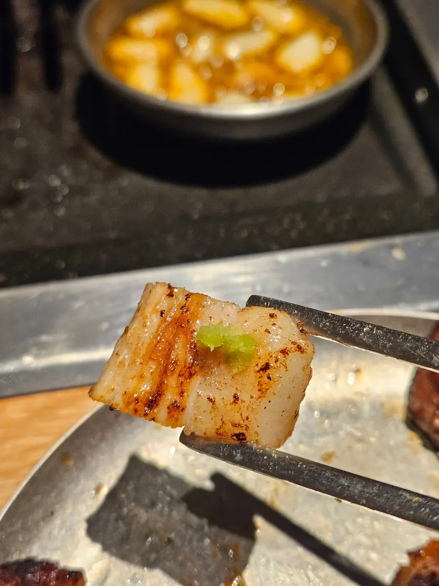 Grilled meat enjoyed with sesame oil sauce
