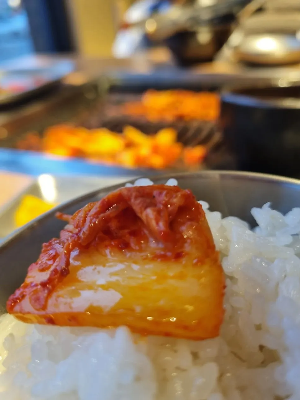 Stir-fried kimchi and grilled meat on the pan