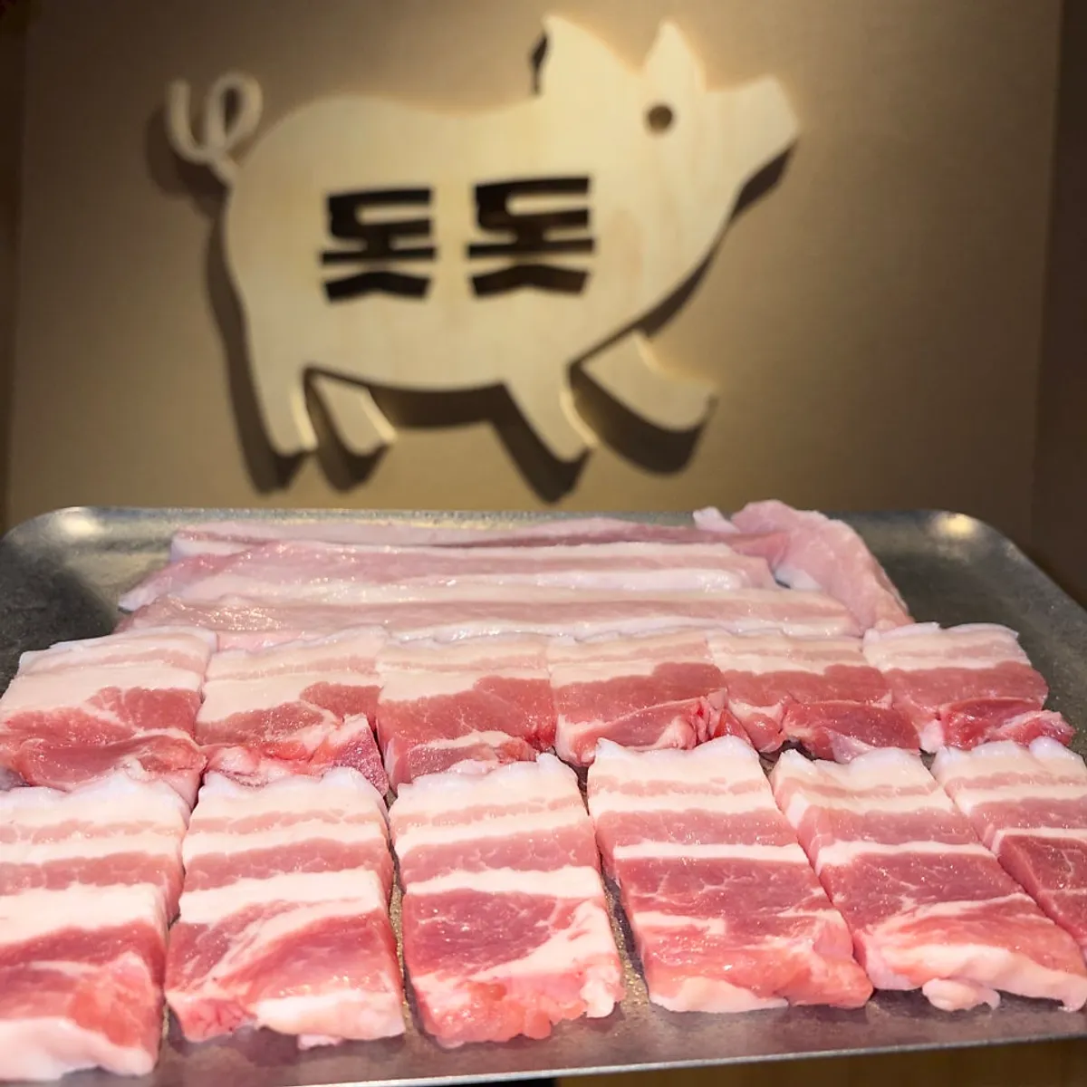 Grilled pork and side dishes at Dotdot Milyang Main Branch