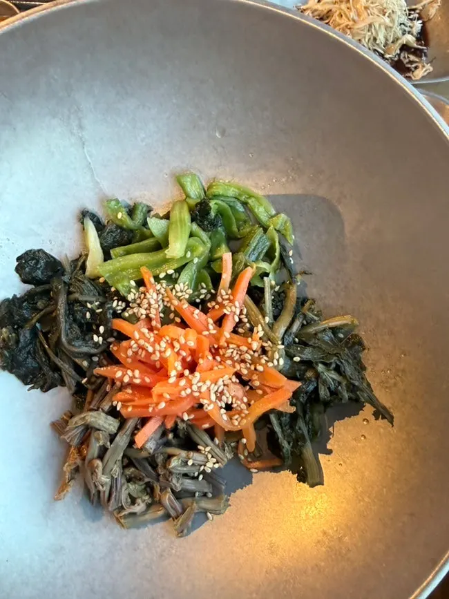 접시에 담긴 갈매기살 1인분