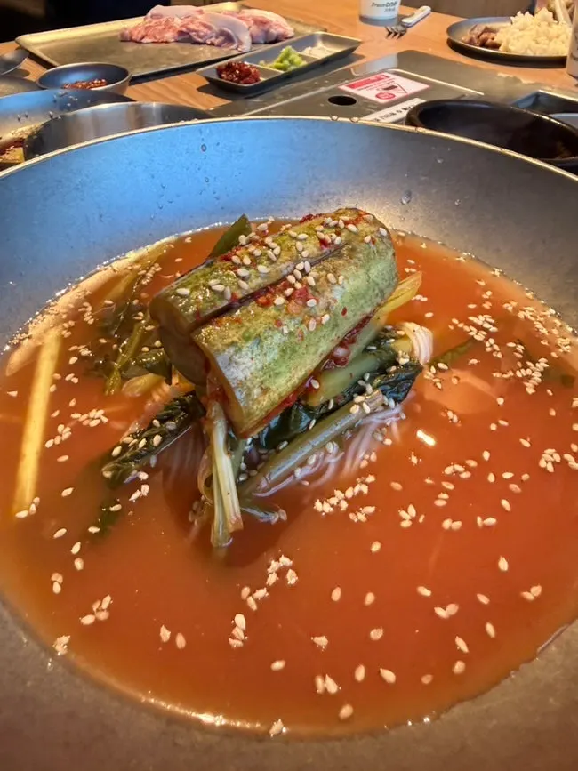오이소박이가 올라간 김치말이국수