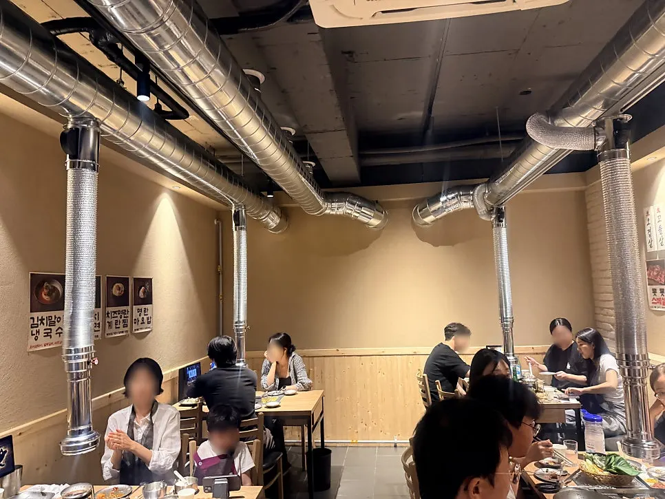 Horizontal shot of a table at Dotdot Milyang Main Branch