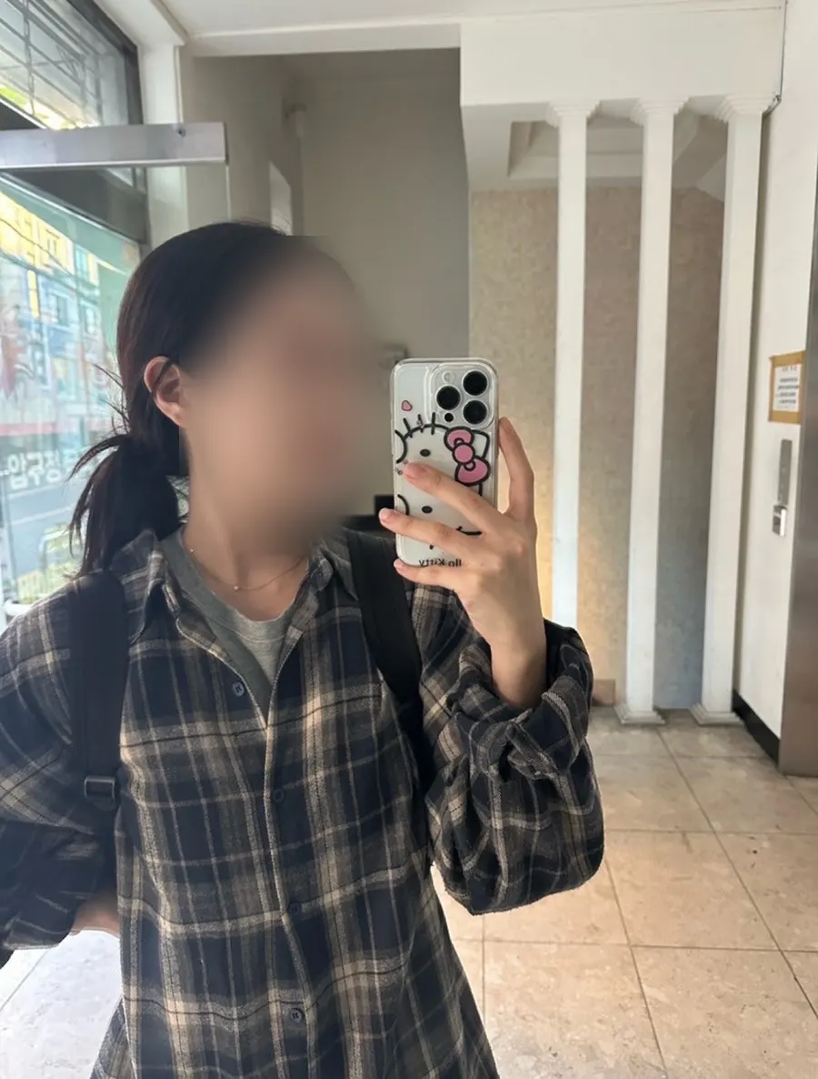 시술을 마치고 도트락 본점을 나서는 모습