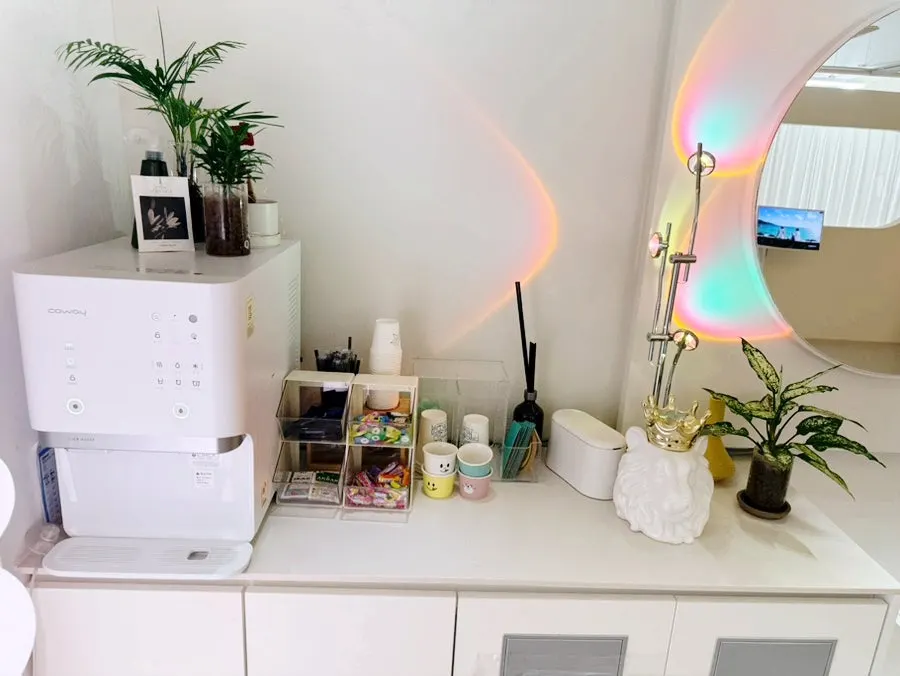 Treatment area organized in white tones
