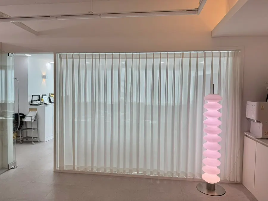 Treatment room with bed at Double D