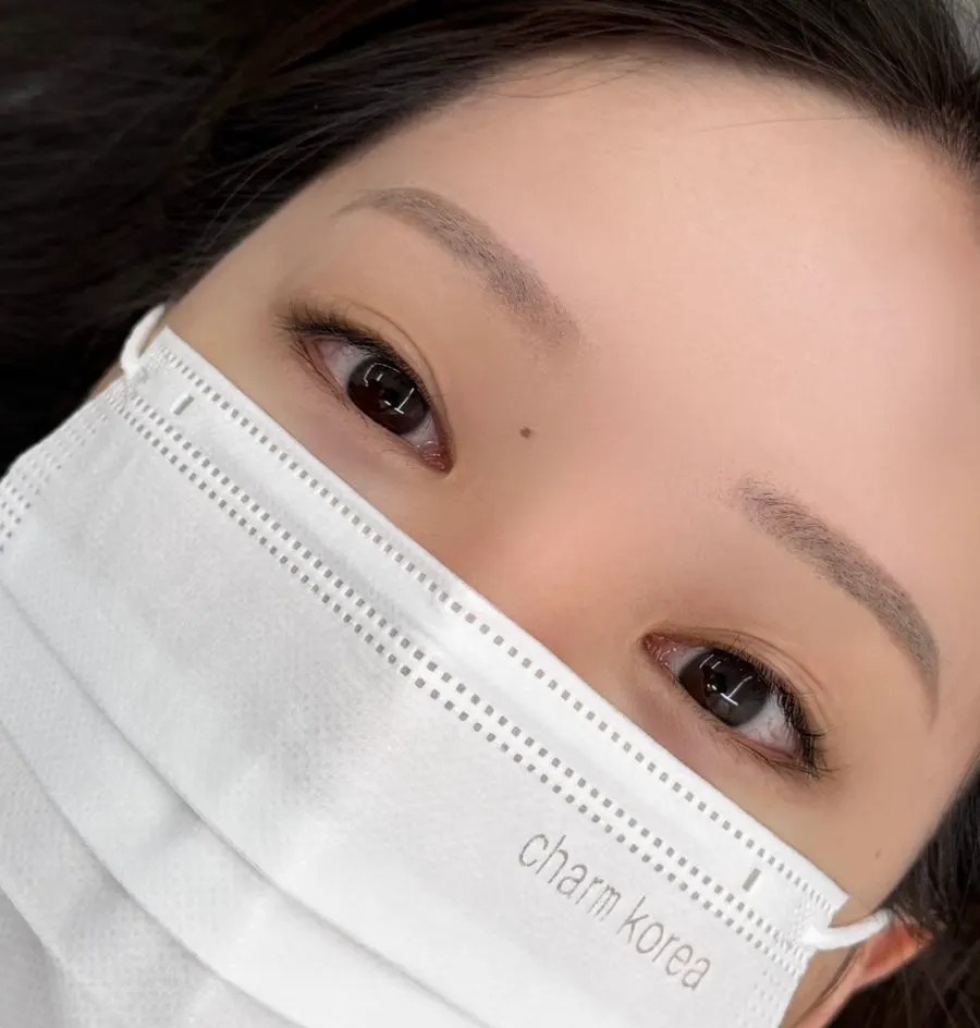 The lash lift process underway after consultation
