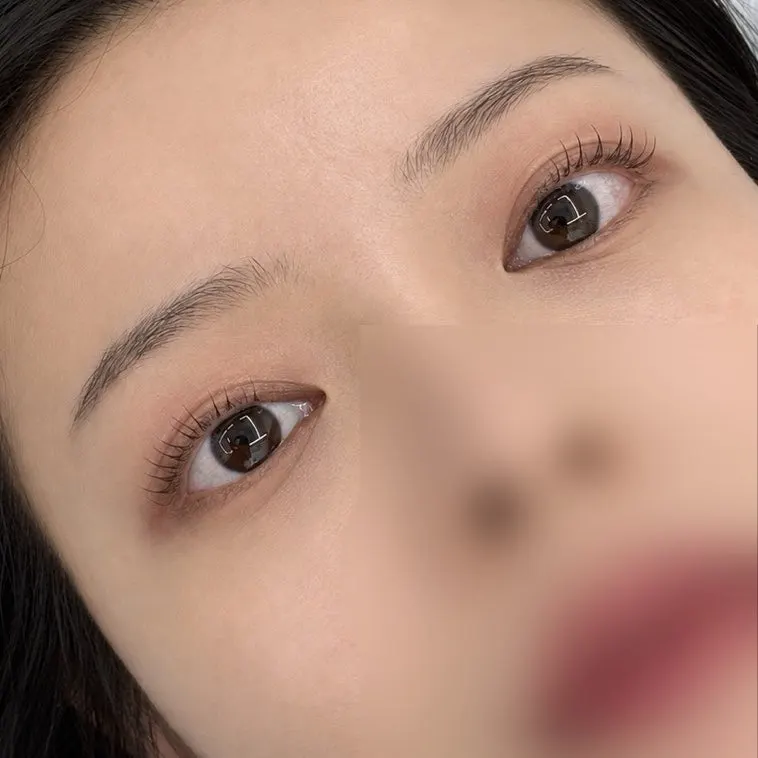 한 올씩 올라간 속눈썹 애프터 클로즈업