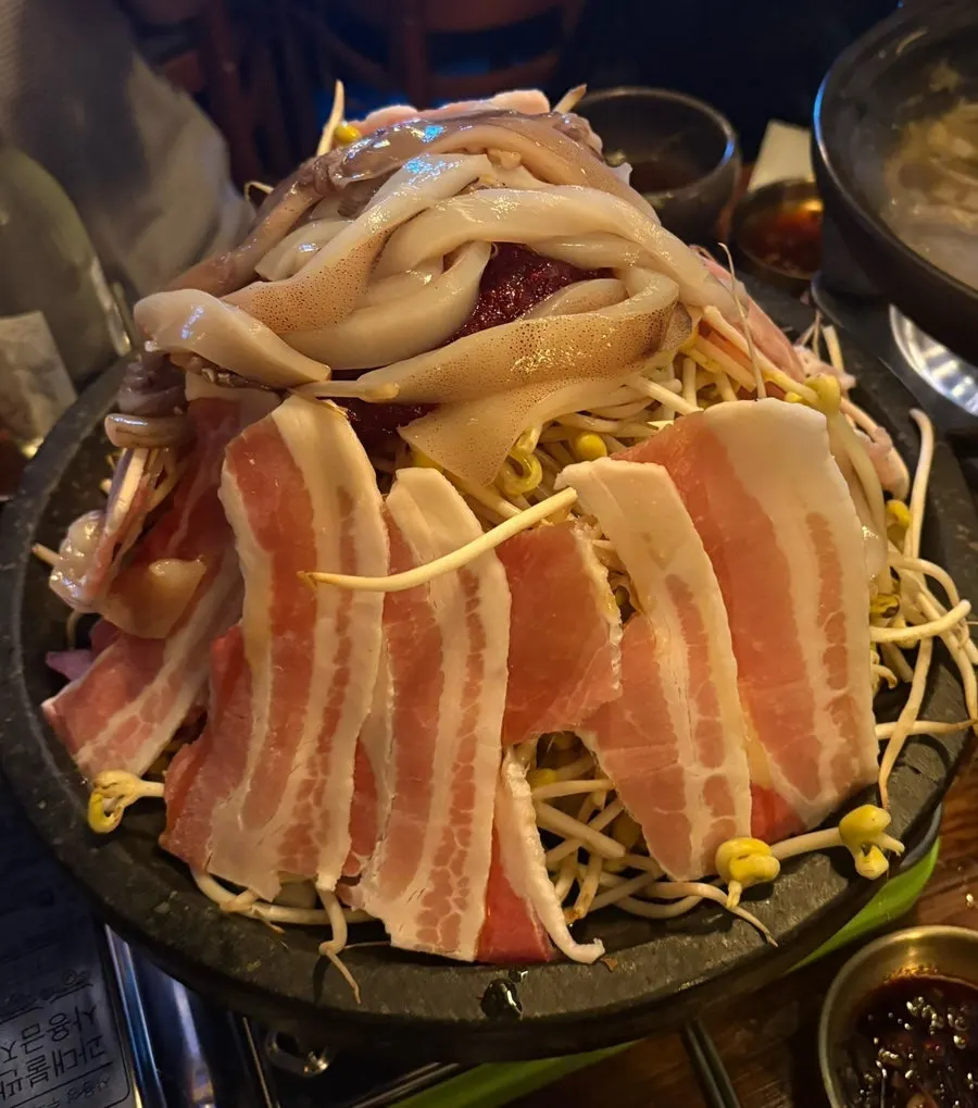 Chicken jeon topped with green onion shreds at Sinseon Sulzip Dowon