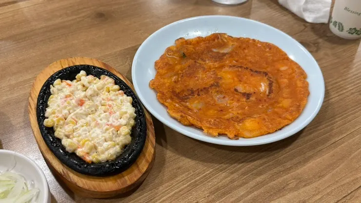 기본 찬으로 나온 콘