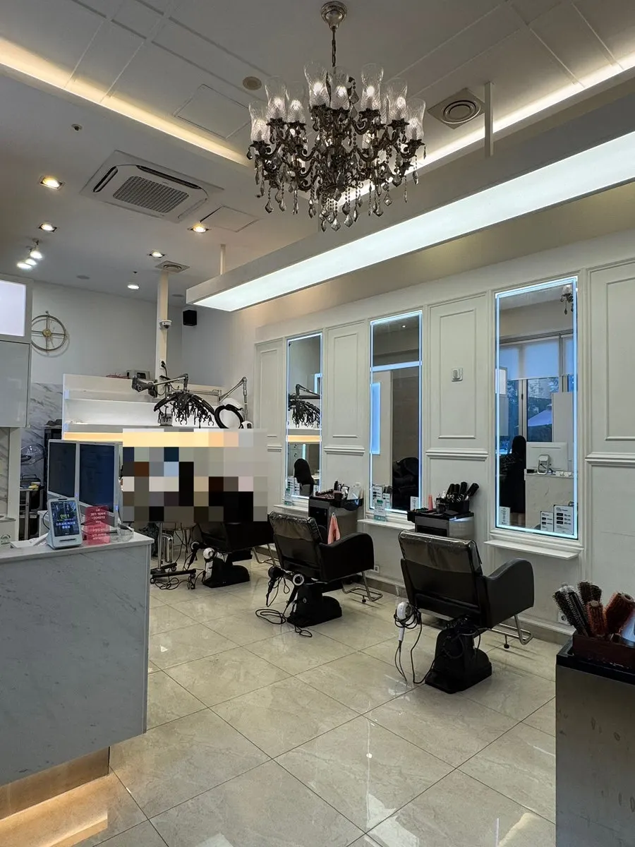 Upscale interior of the Haeundae Jung-dong hair salon