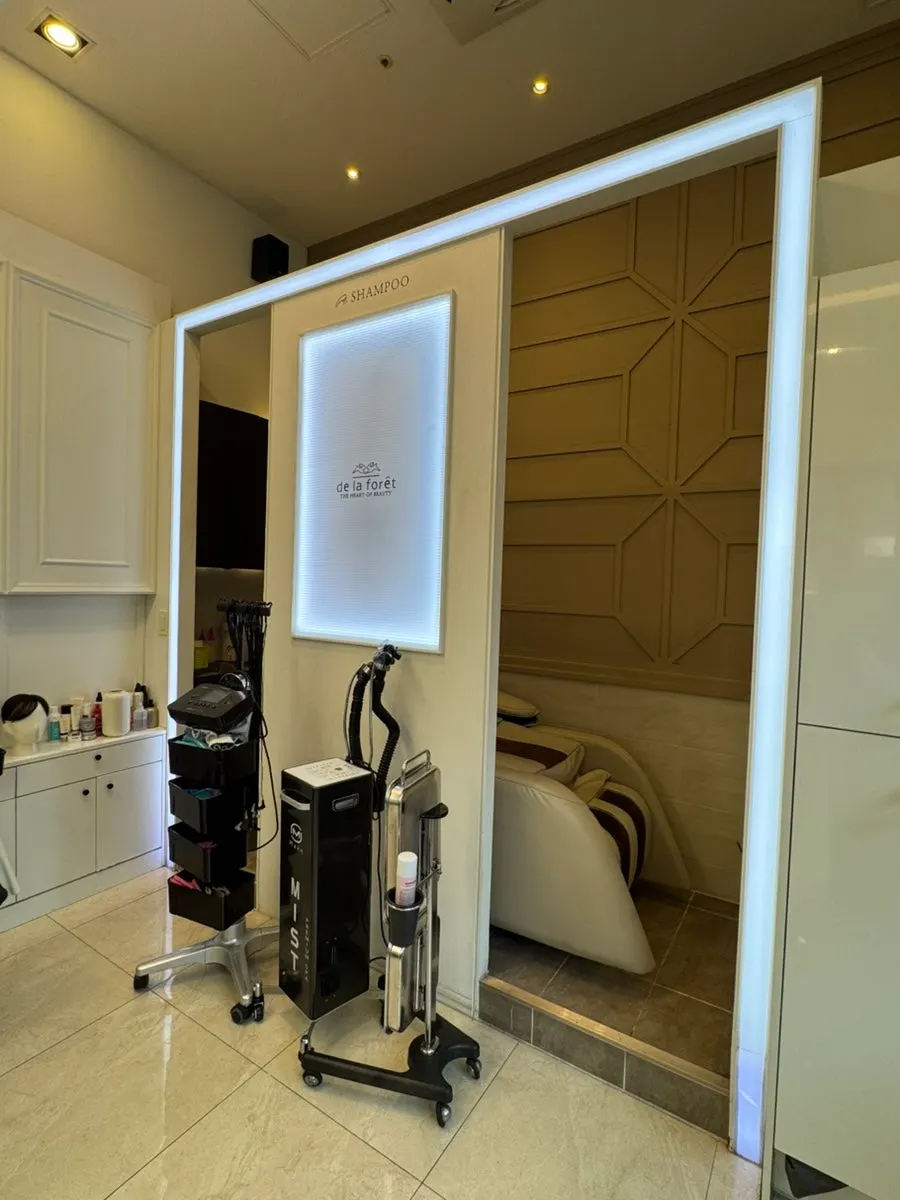 Shampoo zone with built-in massage chairs