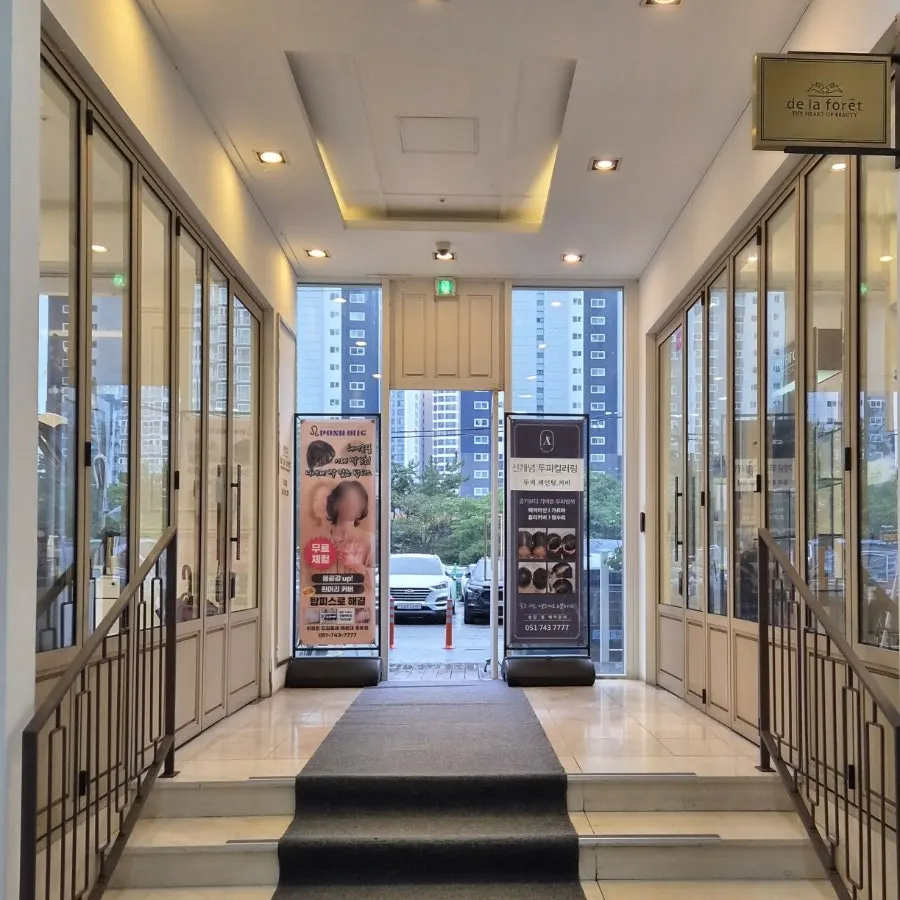 Drapore Haeundae Jung-dong Branch storefront split into left and right sides