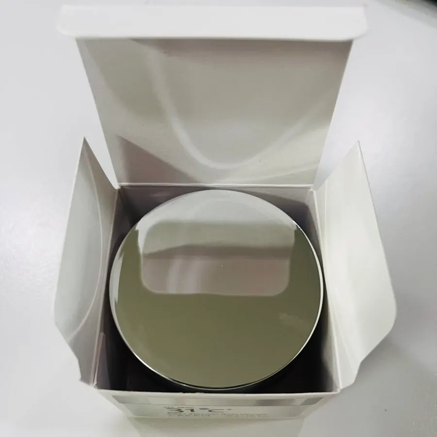 Hyaluronic acid cream used in a winter hydration routine