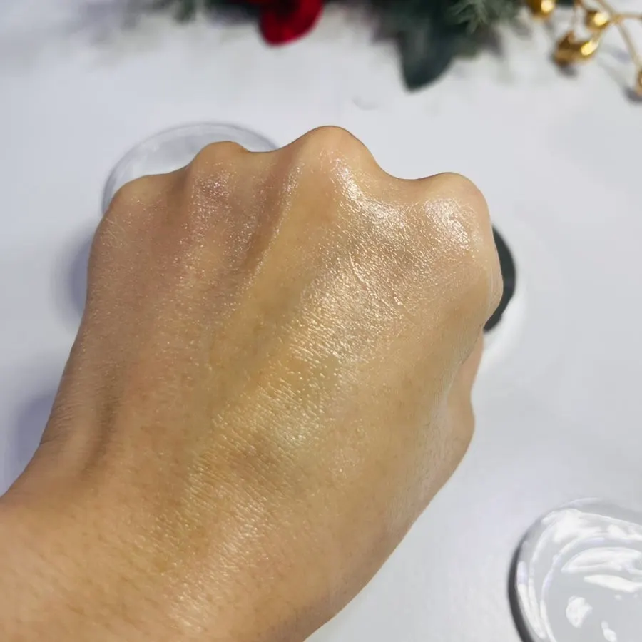 Hyaluronic acid cream introducing moisturizing ingredients