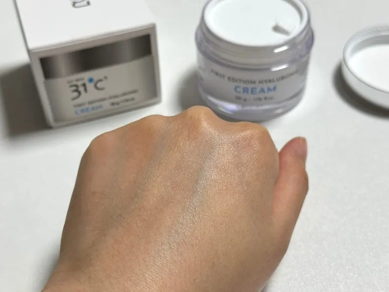 피부에 펴 바른 수분크림