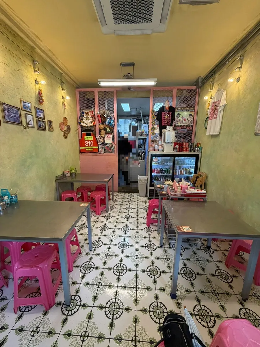 Interior of Drunken Thai Sangam Branch, full of Thai atmosphere