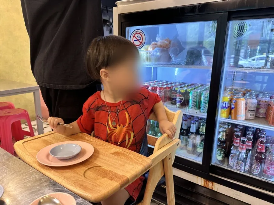 드렁킨타이 상암점 알록달록한 매장 분위기