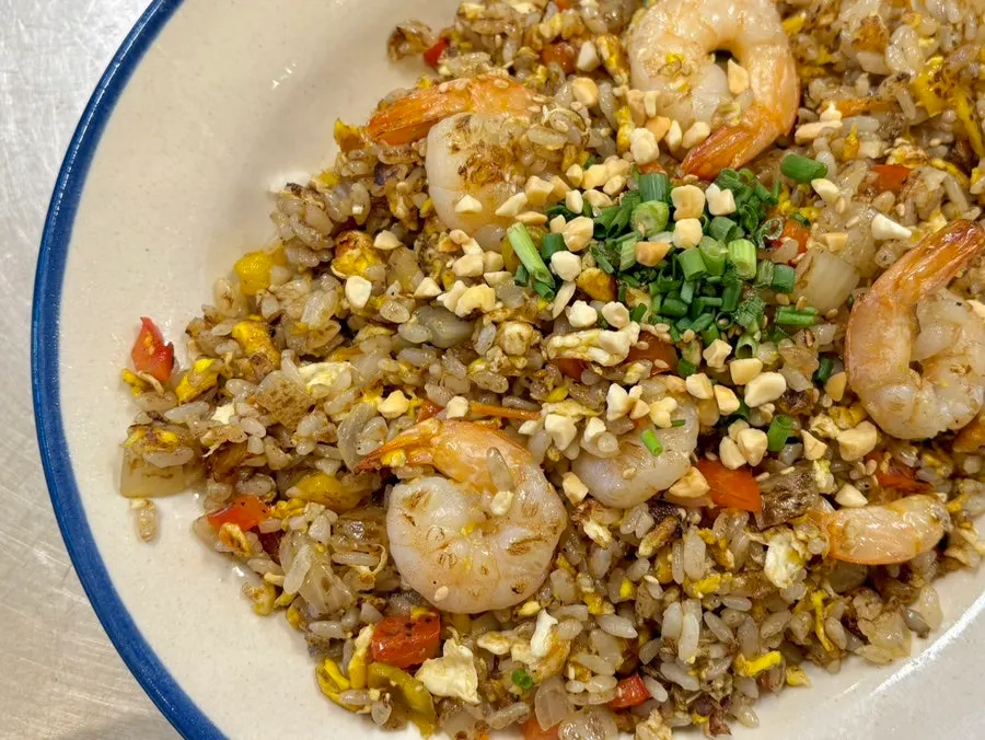 Shrimp khao pad loaded with shrimp and vegetables