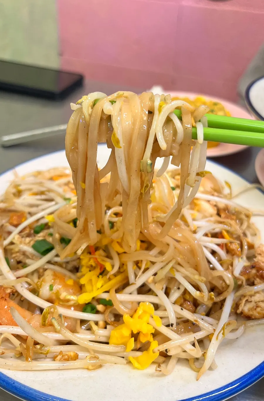 Shrimp pad thai sprinkled with peanut powder