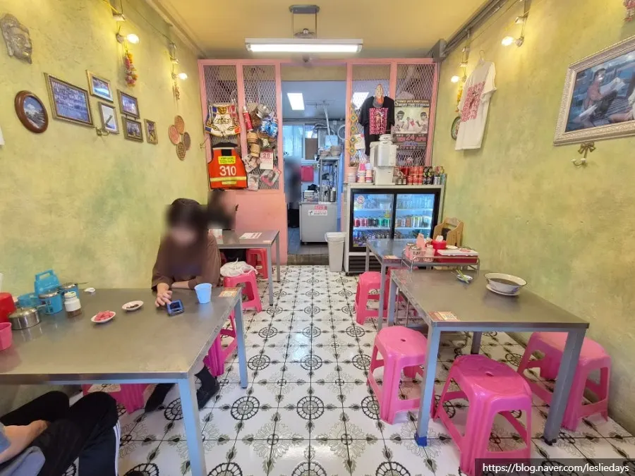 Overall view of the interior of Drunken Thai Sangam Branch