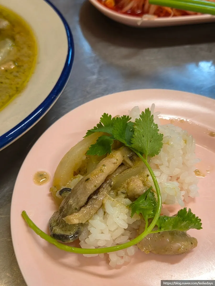 Green curry with chicken and vegetables served with rice