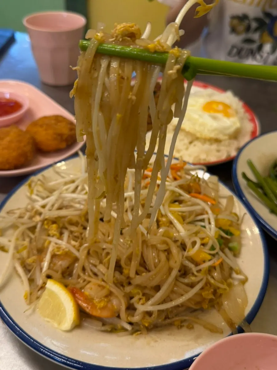Pad thai with bean sprouts and rice noodles mixed together